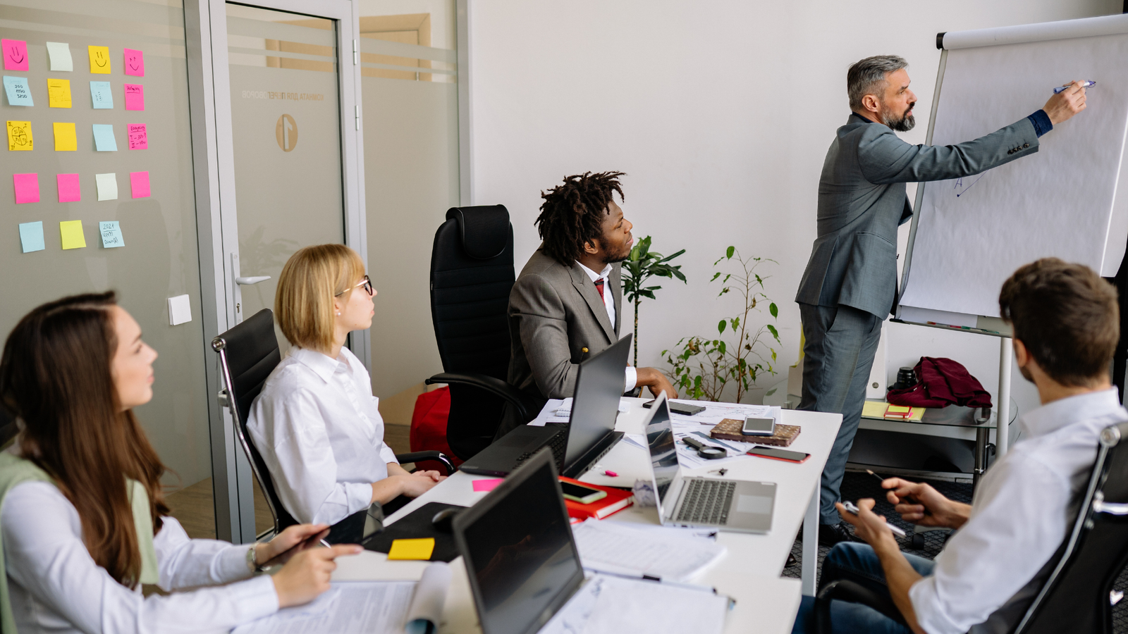o que é gestão empresarial, gestão empresarial, estrutura organizacional, organização financeira empresarial